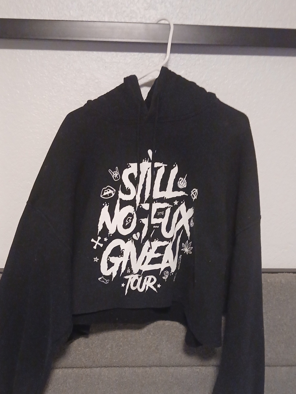 Black 'Still No Fux Given' Graphic Cropped Hoodie